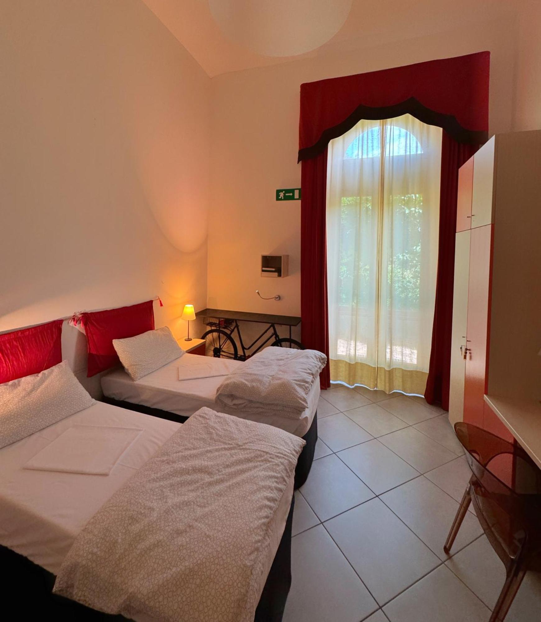Auberge De La Gare - Dortoir & Ostello Hone Kültér fotó